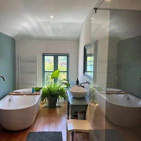 Folly House Luxury Retreat Villa *