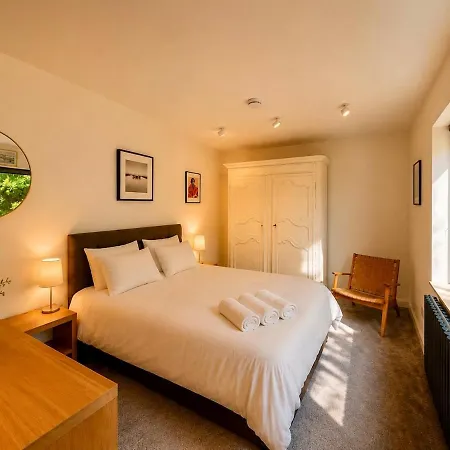 Folly House Luxury Retreat Villa *