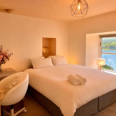 Villa Folly House Luxury Retreat *