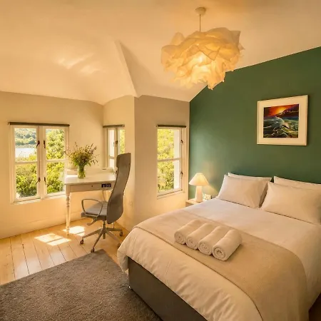 Folly House Luxury Retreat Villa *